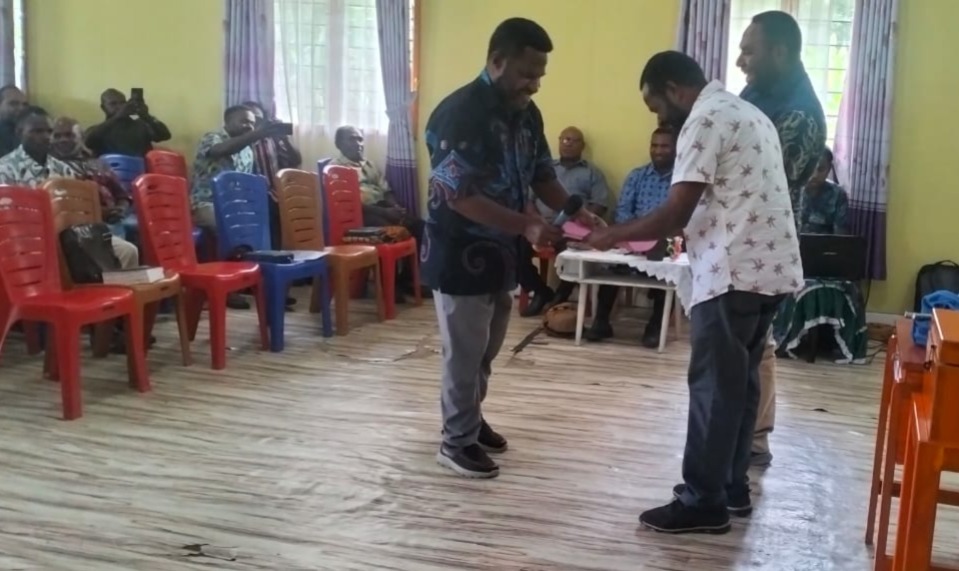 GIDI Kolose Church Wamena Hands Over the Results of Its Educational Services to the Congregation
Wamena