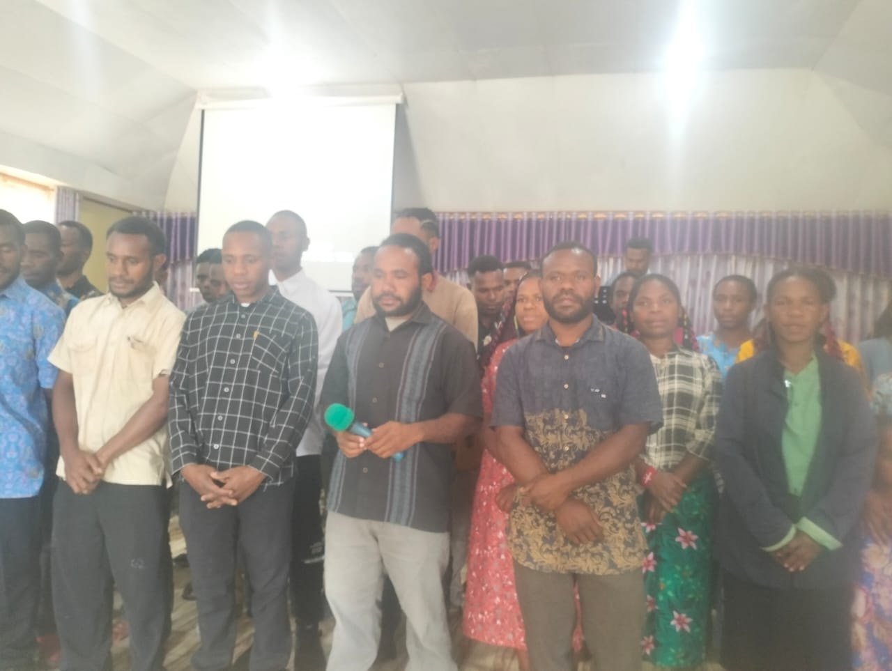 Kolose Congregation Youth Share Testimonies and Praise
